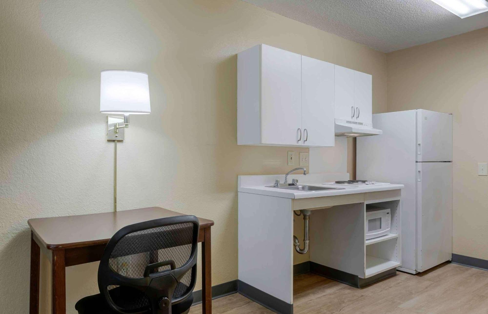 Extended Stay America Select Suites - Newport News - Oyster Point Екстер'єр фото