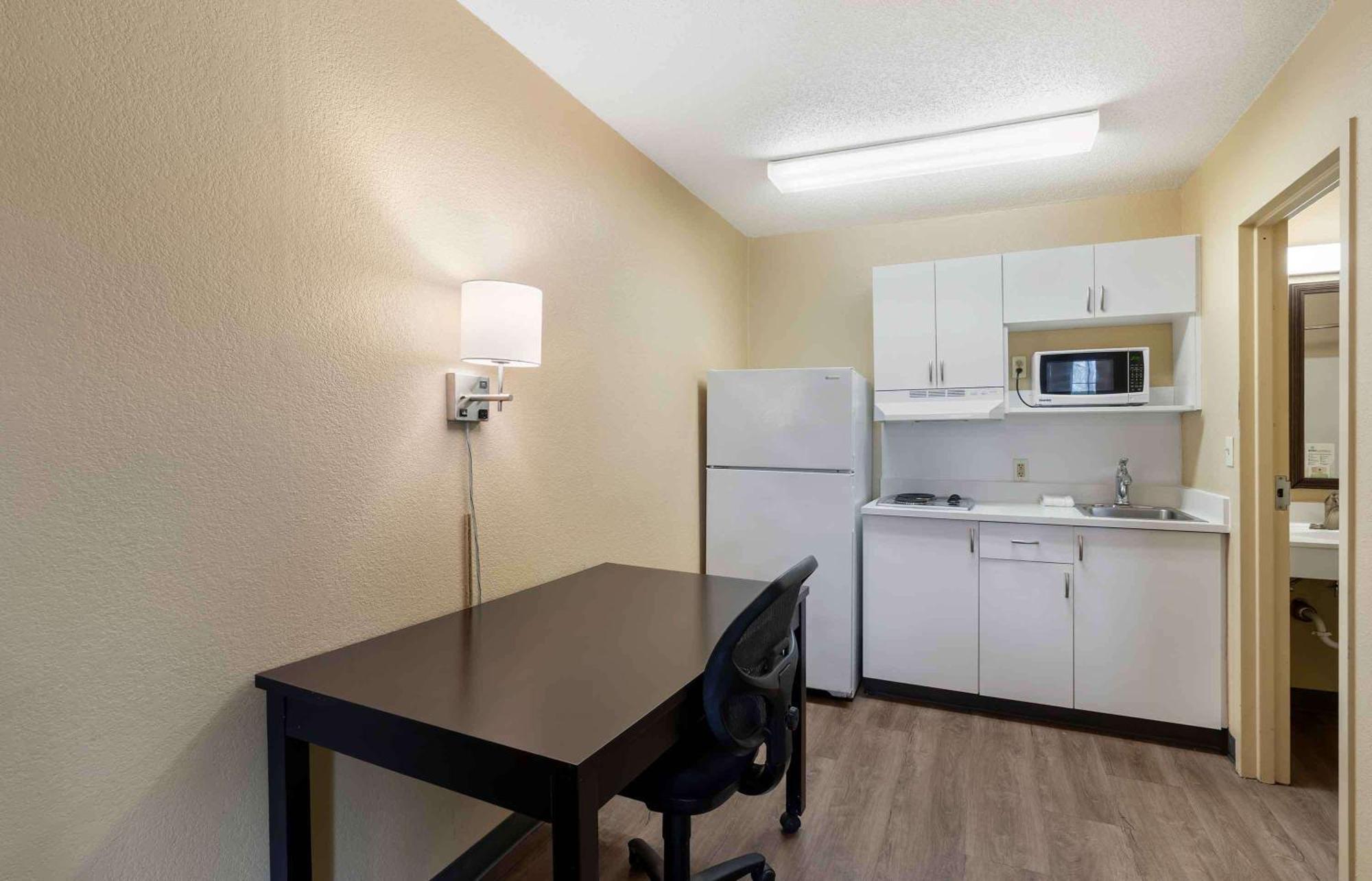 Extended Stay America Select Suites - Newport News - Oyster Point Екстер'єр фото