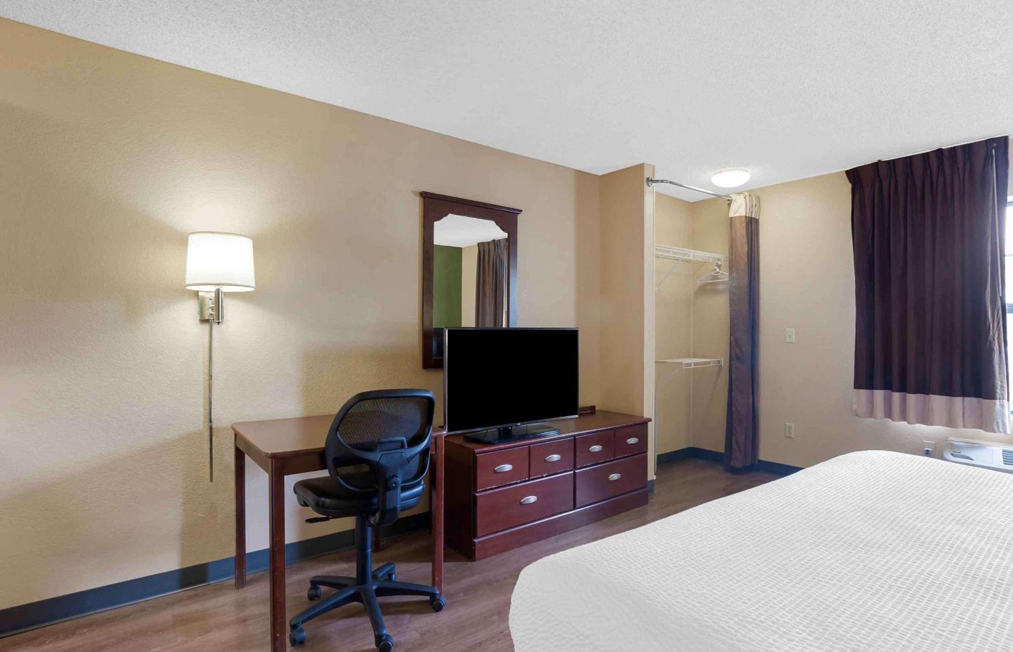 Extended Stay America Select Suites - Newport News - Oyster Point Екстер'єр фото