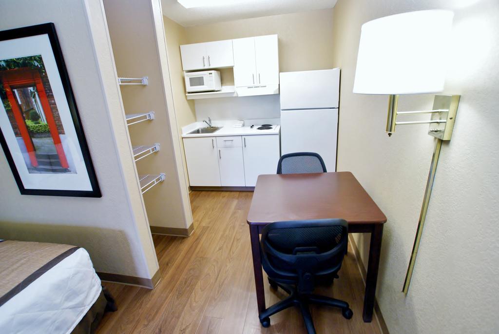 Extended Stay America Select Suites - Newport News - Oyster Point Екстер'єр фото