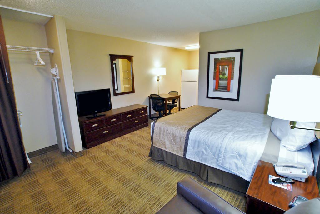 Extended Stay America Select Suites - Newport News - Oyster Point Екстер'єр фото