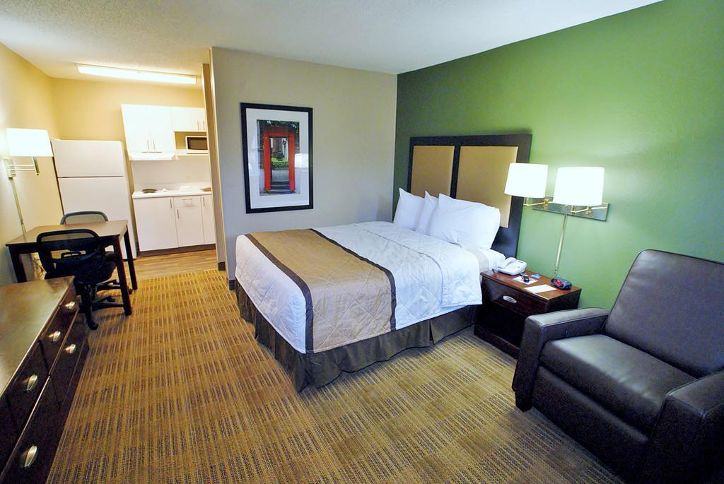 Extended Stay America Select Suites - Newport News - Oyster Point Екстер'єр фото