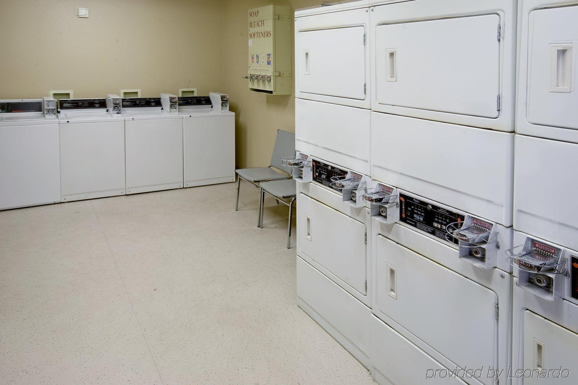 Extended Stay America Select Suites - Newport News - Oyster Point Екстер'єр фото