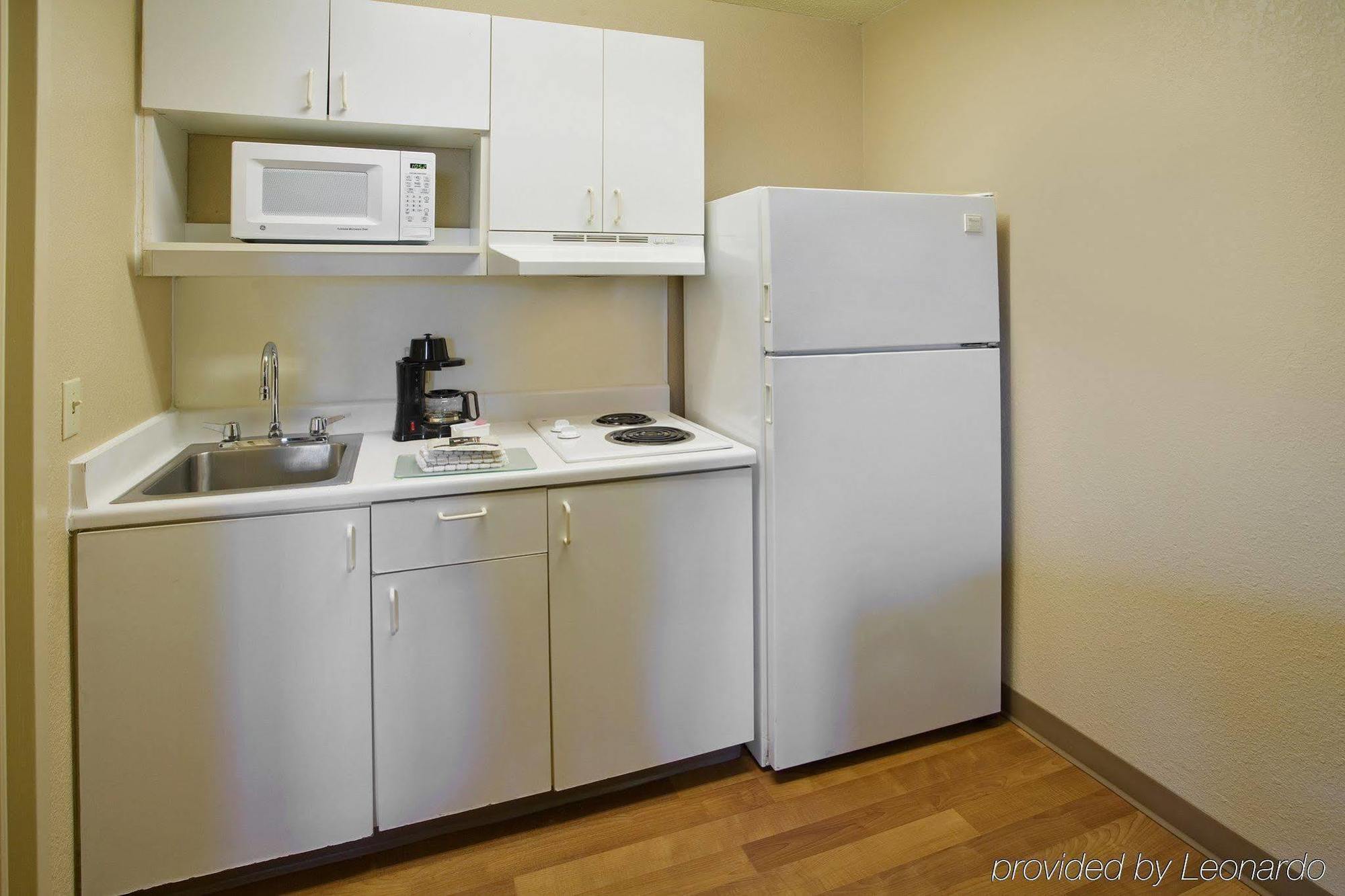 Extended Stay America Select Suites - Newport News - Oyster Point Екстер'єр фото